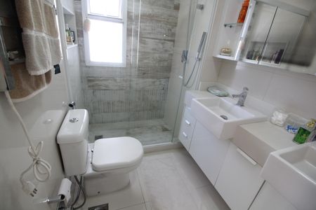 Apartamento à venda com 166m², 4 quartos e 3 vagasBanheiro da Suíte 2