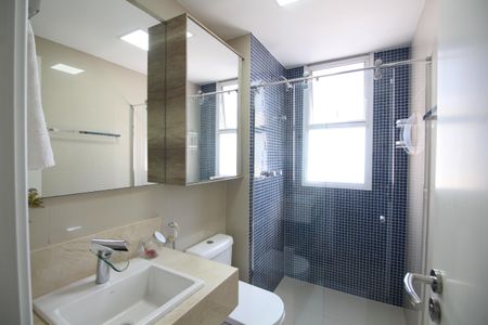 Apartamento à venda com 166m², 4 quartos e 3 vagasBanheiro da Suíte