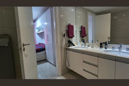 Apartamento para alugar com 326m², 5 quartos e 3 vagasBanheiro da Suíte 1 