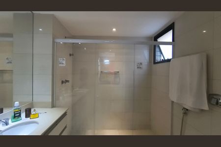 Apartamento para alugar com 326m², 5 quartos e 3 vagasBanheiro da Suíte 1 