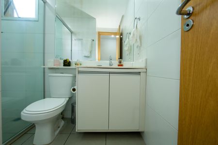 Apartamento à venda com 107m², 4 quartos e 2 vagas Apartamento à venda com 107m², 4 quartos e 2 vagasBANHEIRO2