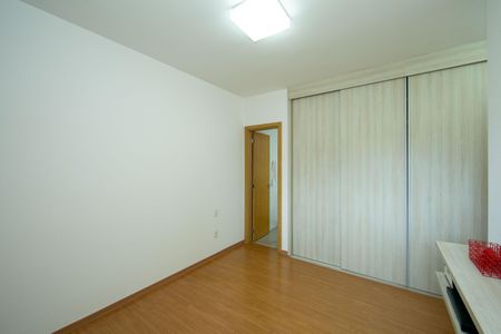 Apartamento à venda com 107m², 4 quartos e 2 vagas Apartamento à venda com 107m², 4 quartos e 2 vagasQUARTO2