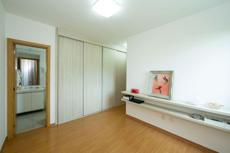 Apartamento à venda com 107m², 4 quartos e 2 vagas Apartamento à venda com 107m², 4 quartos e 2 vagasQUARTO2