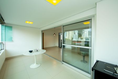 Apartamento à venda com 107m², 4 quartos e 2 vagas Apartamento à venda com 107m², 4 quartos e 2 vagasVARANDA