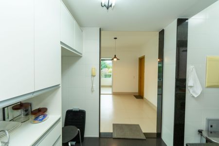 Apartamento à venda com 107m², 4 quartos e 2 vagas Apartamento à venda com 107m², 4 quartos e 2 vagasCOZINHA