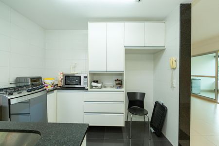 Apartamento à venda com 107m², 4 quartos e 2 vagas Apartamento à venda com 107m², 4 quartos e 2 vagasCOZINHA