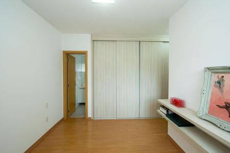 Apartamento à venda com 107m², 4 quartos e 2 vagas Apartamento à venda com 107m², 4 quartos e 2 vagasQUARTO2