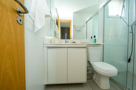 Apartamento à venda com 107m², 4 quartos e 2 vagas Apartamento à venda com 107m², 4 quartos e 2 vagasBANHEIRO1