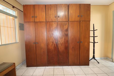 Casa para alugar com 150m², 2 quartos e 2 vagasQuarto 1