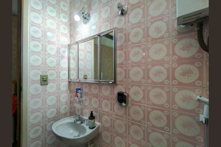 Apartamento à venda com 210m², 4 quartos e sem vagaBanheiro da Suíte