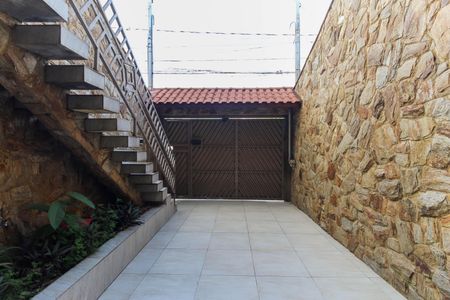 Casa à venda com 220m², 3 quartos e 4 vagas Casa à venda com 220m², 3 quartos e 4 vagasGaragem