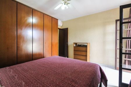 Casa à venda com 220m², 3 quartos e 4 vagas Casa à venda com 220m², 3 quartos e 4 vagasQuarto 1 - Suíte