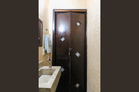 Casa à venda com 220m², 3 quartos e 4 vagas Casa à venda com 220m², 3 quartos e 4 vagasLavabo