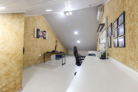 Casa à venda com 220m², 3 quartos e 4 vagas Casa à venda com 220m², 3 quartos e 4 vagasSótão