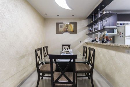 Casa à venda com 220m², 3 quartos e 4 vagas Casa à venda com 220m², 3 quartos e 4 vagasCopa