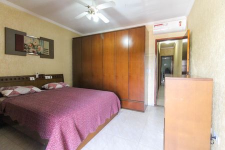 Casa à venda com 220m², 3 quartos e 4 vagas Casa à venda com 220m², 3 quartos e 4 vagasQuarto 1 - Suíte