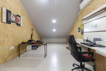 Casa à venda com 220m², 3 quartos e 4 vagas Casa à venda com 220m², 3 quartos e 4 vagasSótão