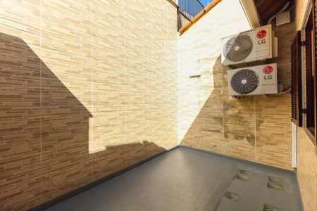 Quintal do Quarto 3 de casa à venda com 3 quartos, 156m² em Vila Taquari, São Paulo