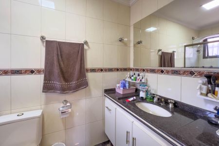 Apartamento à venda com 110m², 3 quartos e 2 vagasBanheiro do quarto 1