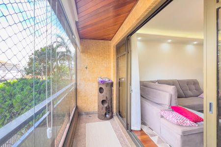 Apartamento à venda com 110m², 3 quartos e 2 vagasVaranda