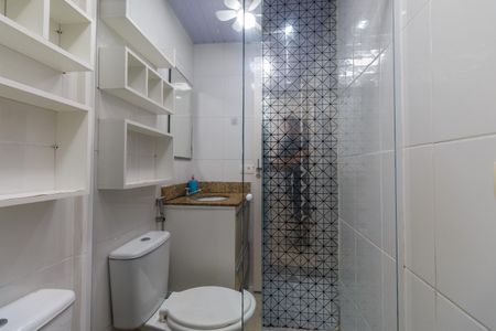 Apartamento à venda com 78m², 2 quartos e 1 vaga Apartamento à venda com 78m², 2 quartos e 1 vagaBanheiro Social