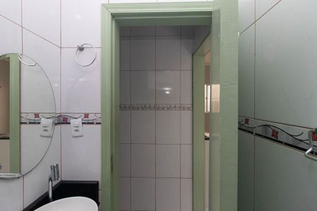 Casa para alugar com 369m², 4 quartos e 2 vagasBanheiro 1