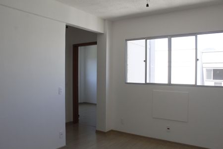Sala de apartamento para alugar com 2 quartos, 46m² em Taquara, Rio de Janeiro