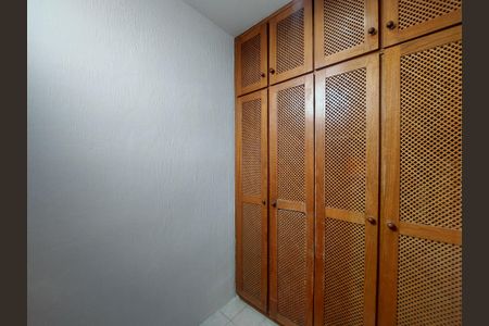 Apartamento à venda com 74m², 3 quartos e 2 vagasBanheiro na Área de Serviço