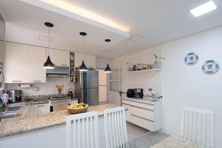 Casa à venda com 150m², 3 quartos e 2 vagasCozinha - Armários