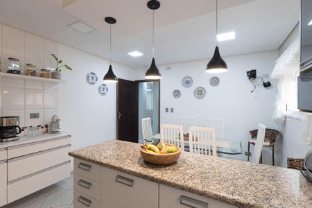 Casa à venda com 150m², 3 quartos e 2 vagasCozinha - Armários