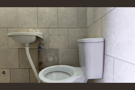 Banheiro de kitnet/studio para alugar com 1 quarto, 26m² em Ipiranga, São Paulo