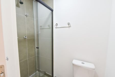 Banheiro de kitnet/studio para alugar com 1 quarto, 20m² em Liberdade, São Paulo