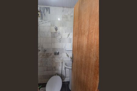 Banheiro Social de kitnet/studio para alugar com 1 quarto, 12m² em Lourdes, Belo Horizonte