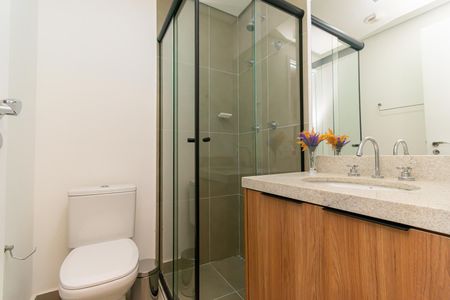 Banheiro de kitnet/studio para alugar com 1 quarto, 29m² em Liberdade, São Paulo