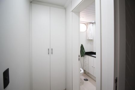 Corredor de apartamento à venda com 1 quarto, 80m² em Itaim Bibi, São Paulo