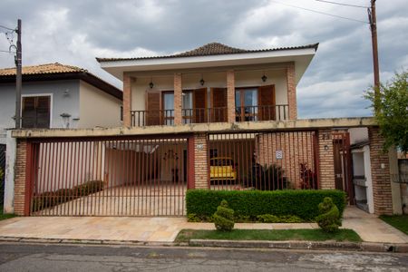 Casa para alugar com 372m², 4 quartos e 5 vagasFachada
