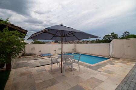 Casa para alugar com 372m², 4 quartos e 5 vagasQuintal