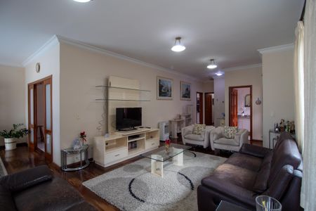 Casa para alugar com 372m², 4 quartos e 5 vagasSala