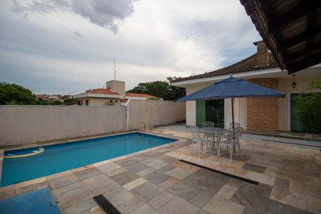 Casa para alugar com 372m², 4 quartos e 5 vagasQuintal