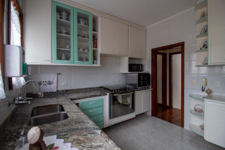 Casa para alugar com 372m², 4 quartos e 5 vagasCozinha