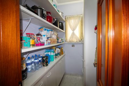 Casa para alugar com 372m², 4 quartos e 5 vagasDespensa