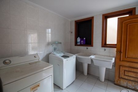 Área de Serviço de casa para alugar com 4 quartos, 372m² em Parque dos Principes, São Paulo