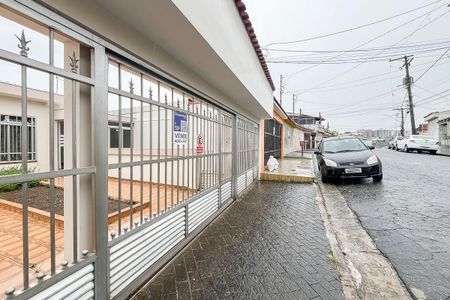 Casa à venda com 562m², 5 quartos e 5 vagasFachada + plaquinha