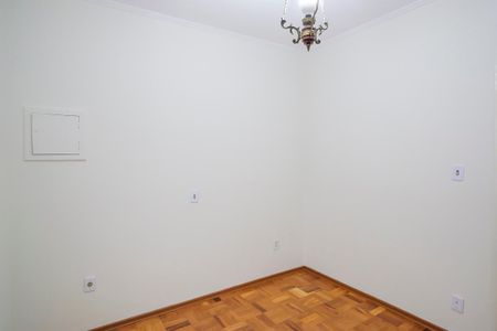 Casa à venda com 562m², 5 quartos e 5 vagasQuarto 3 casa 1