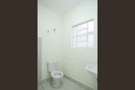 Casa à venda com 562m², 5 quartos e 5 vagasBanheiro 2 casa 1