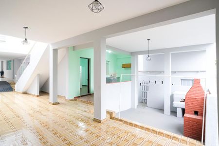 Casa à venda com 562m², 5 quartos e 5 vagasÁrea de serviço e quintal casa 2