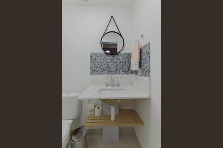 Banheiro de kitnet/studio para alugar com 1 quarto, 24m² em Chácara Klabin, São Paulo