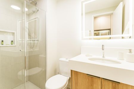 Banheiro de kitnet/studio para alugar com 1 quarto, 25m² em Vila Nova Conceição, São Paulo