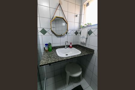 Casa de condomínio para alugar com 320m², 3 quartos e 2 vagasBanheiro do Quarto 1