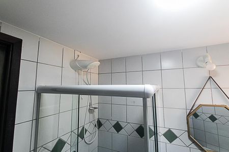 Casa de condomínio para alugar com 320m², 3 quartos e 2 vagasBanheiro do Quarto 1